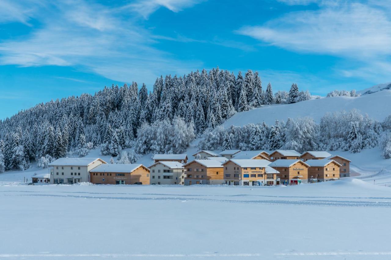 Pradas Resort Brigels Breíl Exteriör bild