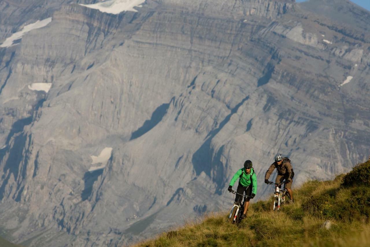 Pradas Resort Brigels Breíl Exteriör bild